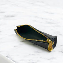 画像をギャラリービューアに読み込む, 【S-鉛筆サイズ210mm_8本_黒】ブラック STRUO ペンケース 革 細い 筆箱 スリム 栃木レザー 名入れ 箱型 コンパクト シンプル おしゃれ ブランド 高級 日本製 ビジネス レディース 中学生 高校生 大学生 社会人 大人 手作り タンニン鞣し ドログラペンケース 小さめ ペントレー くろ クロ kuro