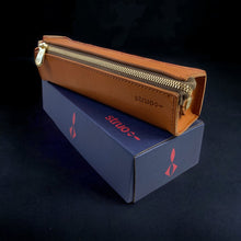 画像をギャラリービューアに読み込む, 【L-鉛筆サイズ210mm_15本】 STRUO ペンケース 革 大容量 筆箱 ブランド 栃木レザー 箱型 トレー式 おしゃれ 名入れ 入学祝い たくさん入る 高級感 日本製 ビジネス メンズ レディース 中学生 高校生 大学生 美大 受験生 入試 ギフト 自立 シンプル かわいい ドログラペンケース 学生 手作り ペンポーチ ハードケース 筆ペン 建築 製図 設計士 受験 美術 デッサン 鉛筆用ケース 削り器 収納 仕切り