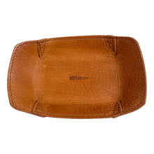 画像をギャラリービューアに読み込む, STRUO | ペントレイ 革 ショート軸用 万年筆トレイ カヴェコ スポーツ用 小型 ペントレー インクボトル置き 小型 おしゃれ スタッキング 可能 ブランド 名入れ 高級 シンプル 小さめ 手作り 国産レザー エイジング 文房具 ギフト デスク 鍵 小物置き ミニトレー