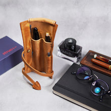 画像をギャラリービューアに読み込む, 【高さ180mm_2本】STRUO | 万年筆 ペンケース 2本 革 2本差し ロールペンケース 万年筆ケース 二本 イタリアンレザー AMAZONIA 仕切り 1本ずつ コンパクト ミニマム おしゃれ 巻物 ブランド タンニン鞣し インクカートリッジ 収納