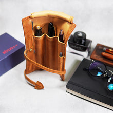 画像をギャラリービューアに読み込む, 【高さ180mm_3本】STRUO 万年筆 ペンケース 3本 革 ロールペンケース 3本差し 万年筆ケース ブランド イタリアンレザー AMAZONIA インクカートリッジ 仕切り 1本ずつ 収納 高級万年筆 おしゃれ コンパクト ミニマム 巻物 ロール 自立 モンブラン 149 ペリカン m1000 パイロット URUSHI 太軸対応 フリーサイズ 三本