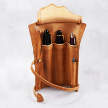 画像をギャラリービューアに読み込む, 【高さ180mm_3本】STRUO 万年筆 ペンケース 3本 革 ロールペンケース 3本差し 万年筆ケース ブランド イタリアンレザー AMAZONIA インクカートリッジ 仕切り 1本ずつ 収納 高級万年筆 おしゃれ コンパクト ミニマム 巻物 ロール 自立 モンブラン 149 ペリカン m1000 パイロット URUSHI 太軸対応 フリーサイズ 三本