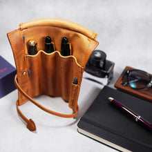 画像をギャラリービューアに読み込む, 【高さ180mm_4本】STRUO 万年筆 ペンケース 4本用 革 ロールペンケース 4本差し 万年筆ケース ブランド 名入れ 仕切り 1本ずつ イタリアンレザー 高級 インクカートリッジ 仕切り 1本ずつ 収納 シンプル コンパクト メンズ レディース ビジネス ギフト おしゃれ モンブラン149 ペリカン m1000 太軸 対応 フリーサイズ おすすめ