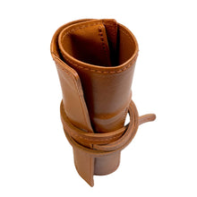 画像をギャラリービューアに読み込む, 【高さ180mm】STRUO | 万年筆 ケース 革 6本 ロール ペンケース 6本用 栃木レザー オイルバケッタ 植物タンニン鞣し 巻物 万年筆入れ ハンドメイド コンパクト 誕生日祝い 日本製 エイジング