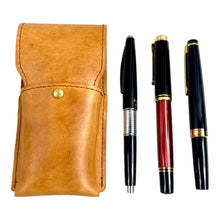 画像をギャラリービューアに読み込む, 【SM_ショートサイズ_13mm_middle_3本蓋付き】ペリカンm400 クラシック m200 万年筆 ペンケース 革 3本用 ブランド 3本差し 仕切り 一本ずつ 収納 名入れ ショート軸 ペリカン スーベレーンM400 イタリアンレザー AMAZONIA 胸ポケット 小型 三本差し m405 m205 | Struo-stationery