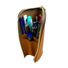 画像をギャラリービューアに読み込む, 【M-高さ170mm_12本_黒色】STRUO | 立てる ペンケース 革 黒 ブラック BLACK 大容量 名入れ コンパクト スタンドペンケース 栃木レザー 筆箱 ブランド おしゃれ シンプル 高級 メンズ レディース 学生 ビジネス 立つペンケース 自立 女性 ギフト ボールペン シャープペンシンプル ショートサイズ kuro クロ くろ