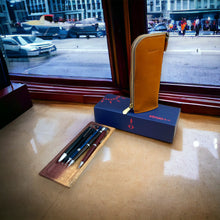 画像をギャラリービューアに読み込む, 【M-高さ192mm_12本】STRUO | 立てる ペンケース 革 大容量 名入れ スタンドペンケース 栃木レザー ブランド おしゃれ シンプル 高級 メンズ レディース 中学生 高校生 大学生 筆箱 ビジネス 立つペンケース 自立 中学生 高校生 大学生 男子 女子 入学祝い 進級祝い 卒業祝い 名入れ ギフト ハンドメイド エイジング