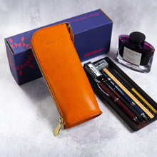 画像をギャラリービューアに読み込む, 【M-高さ192mm_12本】STRUO | 立てる ペンケース 革 大容量 名入れ スタンドペンケース 栃木レザー ブランド おしゃれ シンプル 高級 メンズ レディース 中学生 高校生 大学生 筆箱 ビジネス 立つペンケース 自立 中学生 高校生 大学生 男子 女子 入学祝い 進級祝い 卒業祝い 名入れ ギフト ハンドメイド エイジング